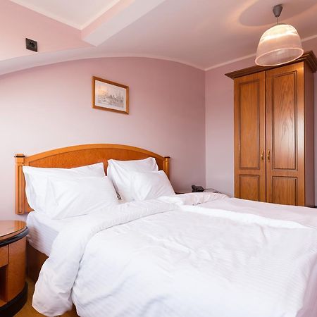 Hotel Sterling Garni Belgrado Esterno foto