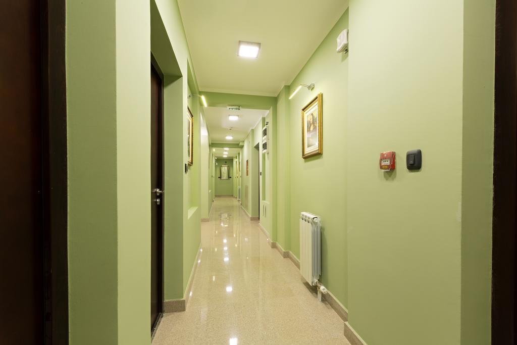 Hotel Sterling Garni Belgrado Esterno foto