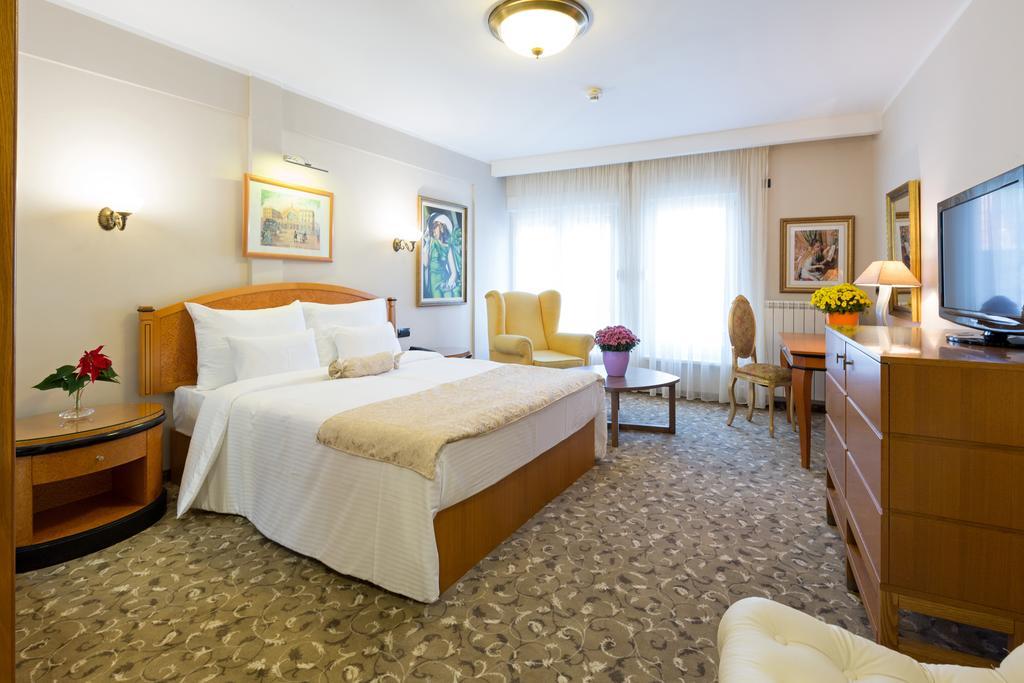 Hotel Sterling Garni Belgrado Esterno foto
