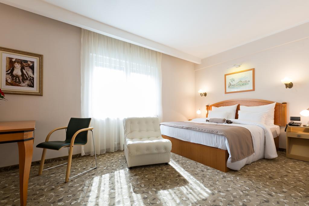 Hotel Sterling Garni Belgrado Esterno foto