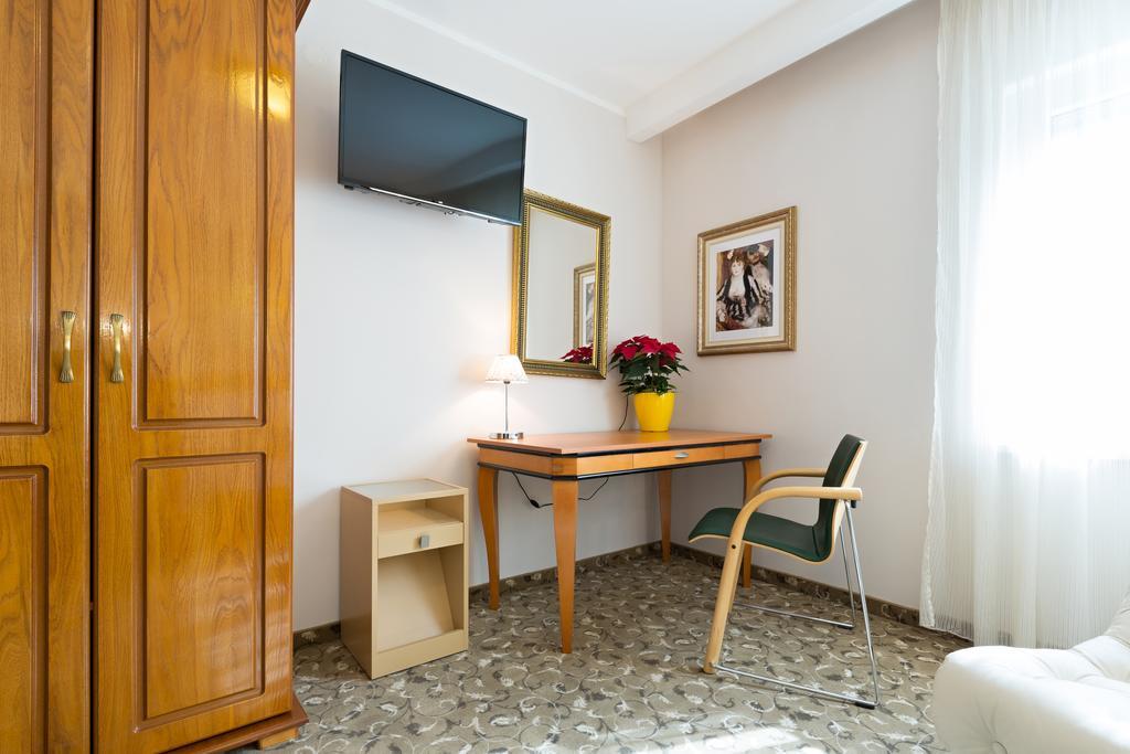 Hotel Sterling Garni Belgrado Esterno foto