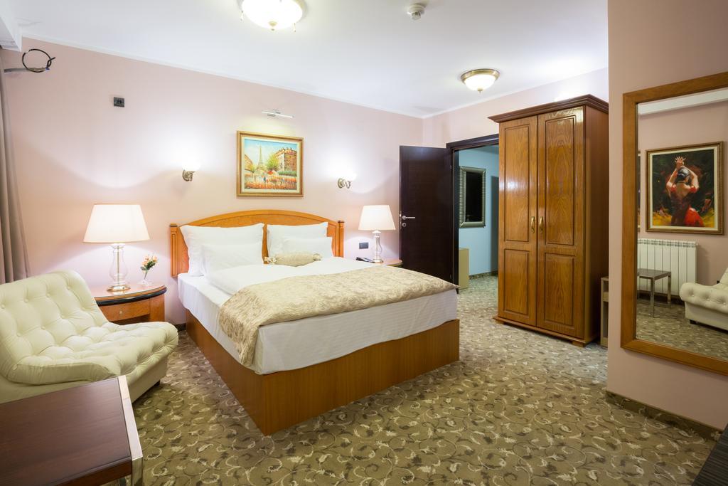 Hotel Sterling Garni Belgrado Esterno foto
