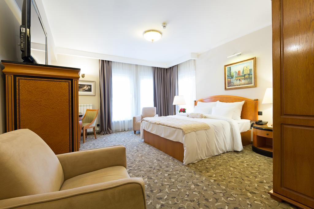 Hotel Sterling Garni Belgrado Esterno foto