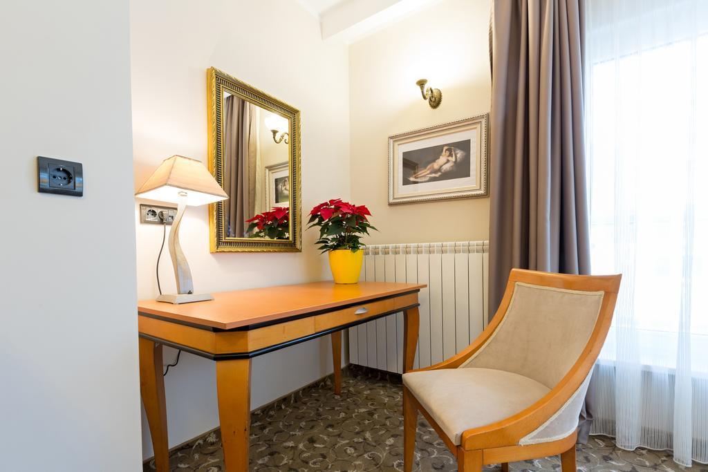Hotel Sterling Garni Belgrado Esterno foto