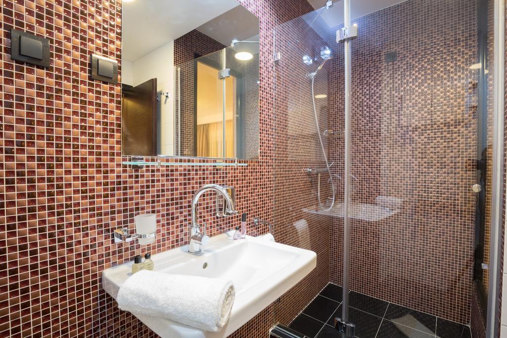 Hotel Sterling Garni Belgrado Esterno foto