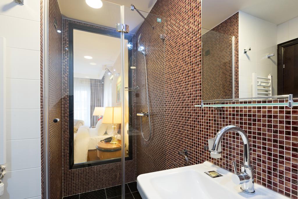 Hotel Sterling Garni Belgrado Esterno foto