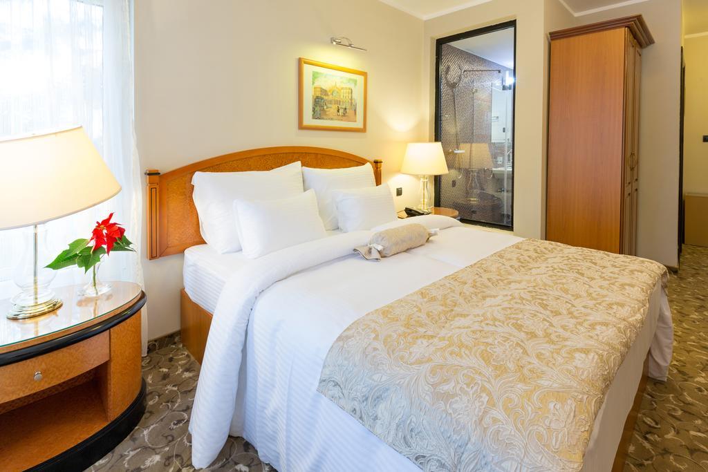 Hotel Sterling Garni Belgrado Esterno foto