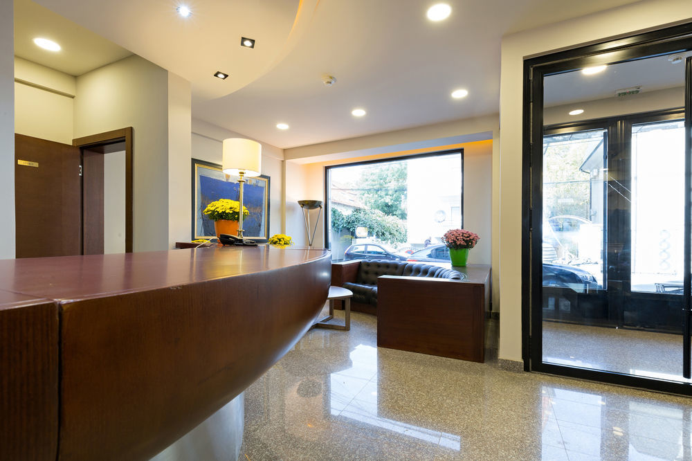 Hotel Sterling Garni Belgrado Esterno foto