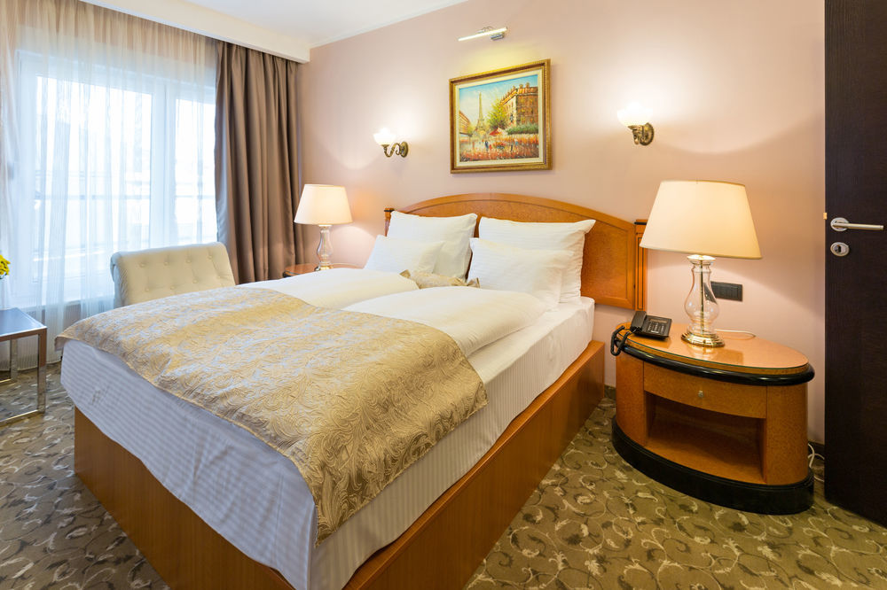 Hotel Sterling Garni Belgrado Esterno foto