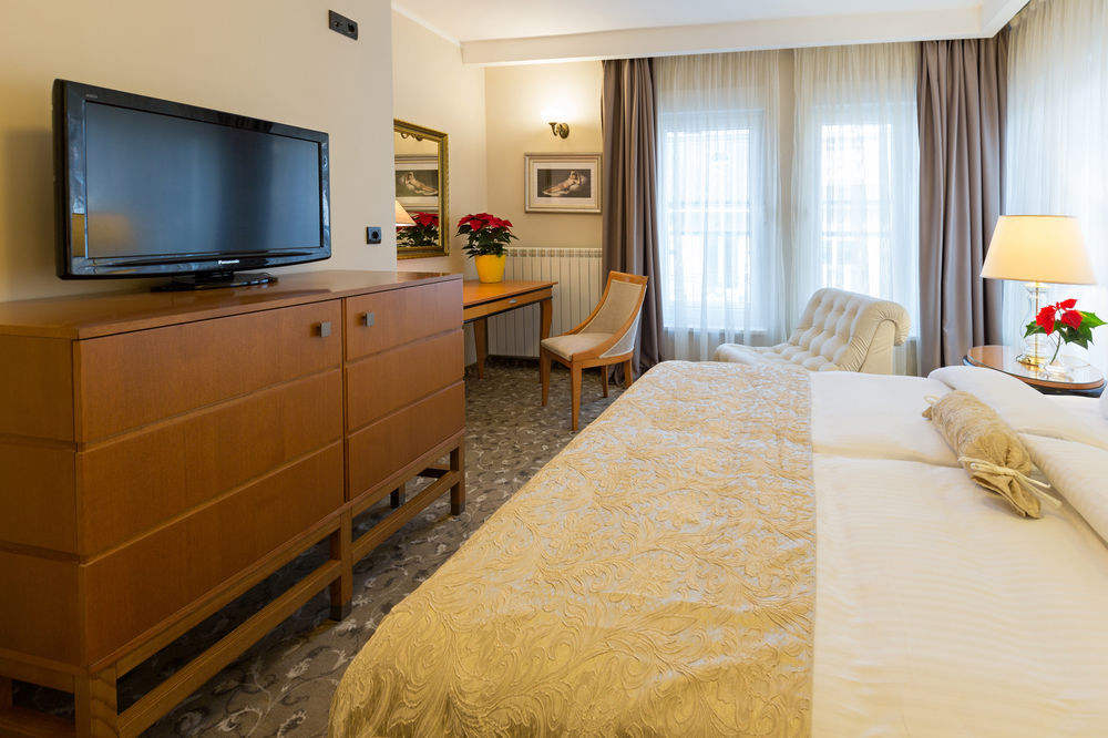 Hotel Sterling Garni Belgrado Esterno foto