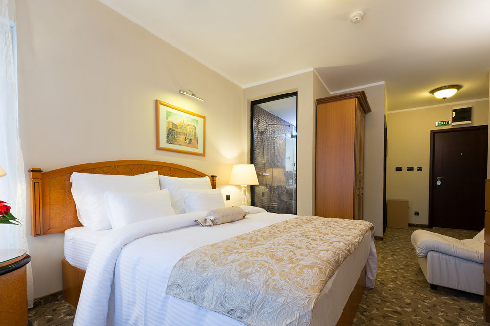 Hotel Sterling Garni Belgrado Esterno foto
