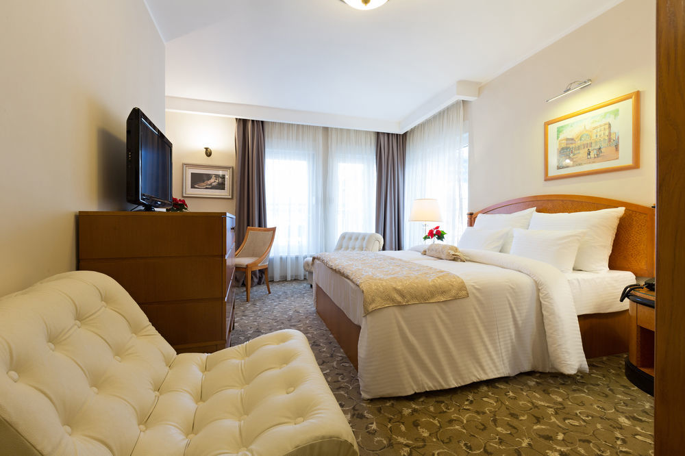 Hotel Sterling Garni Belgrado Esterno foto