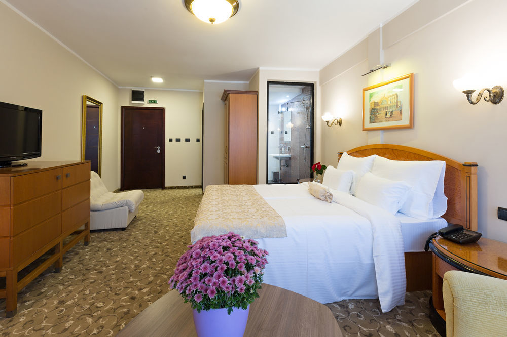 Hotel Sterling Garni Belgrado Esterno foto