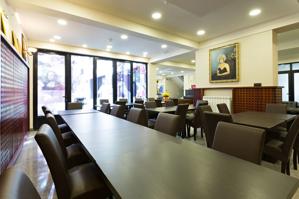 Hotel Sterling Garni Belgrado Esterno foto