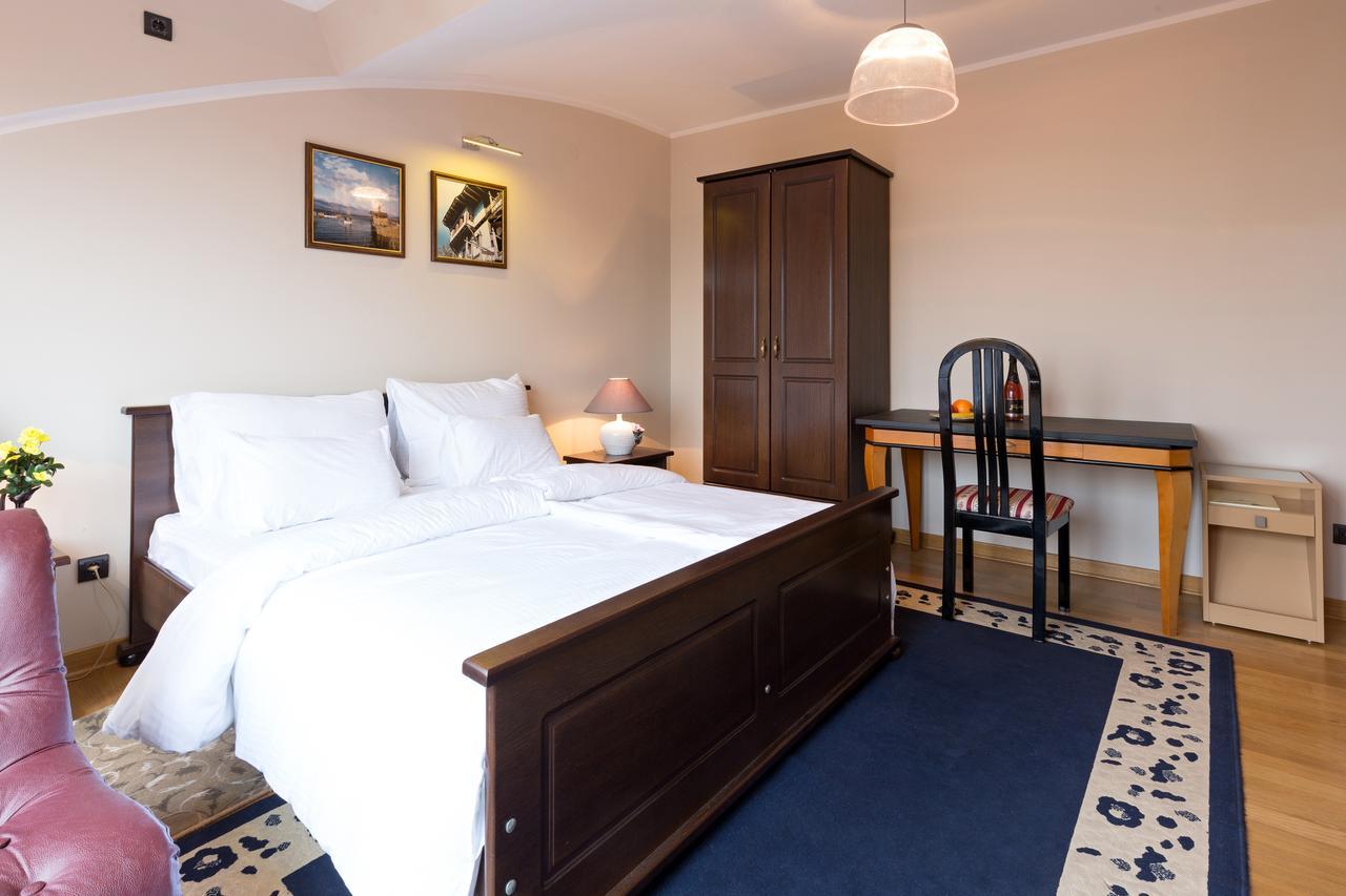 Hotel Sterling Garni Belgrado Esterno foto